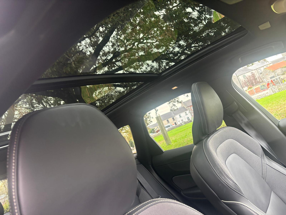 2025 Volvo XC60 thumbnail 19