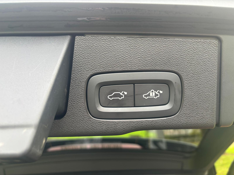2025 Volvo XC60 thumbnail 23